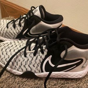 Boys Nike basketball shoes